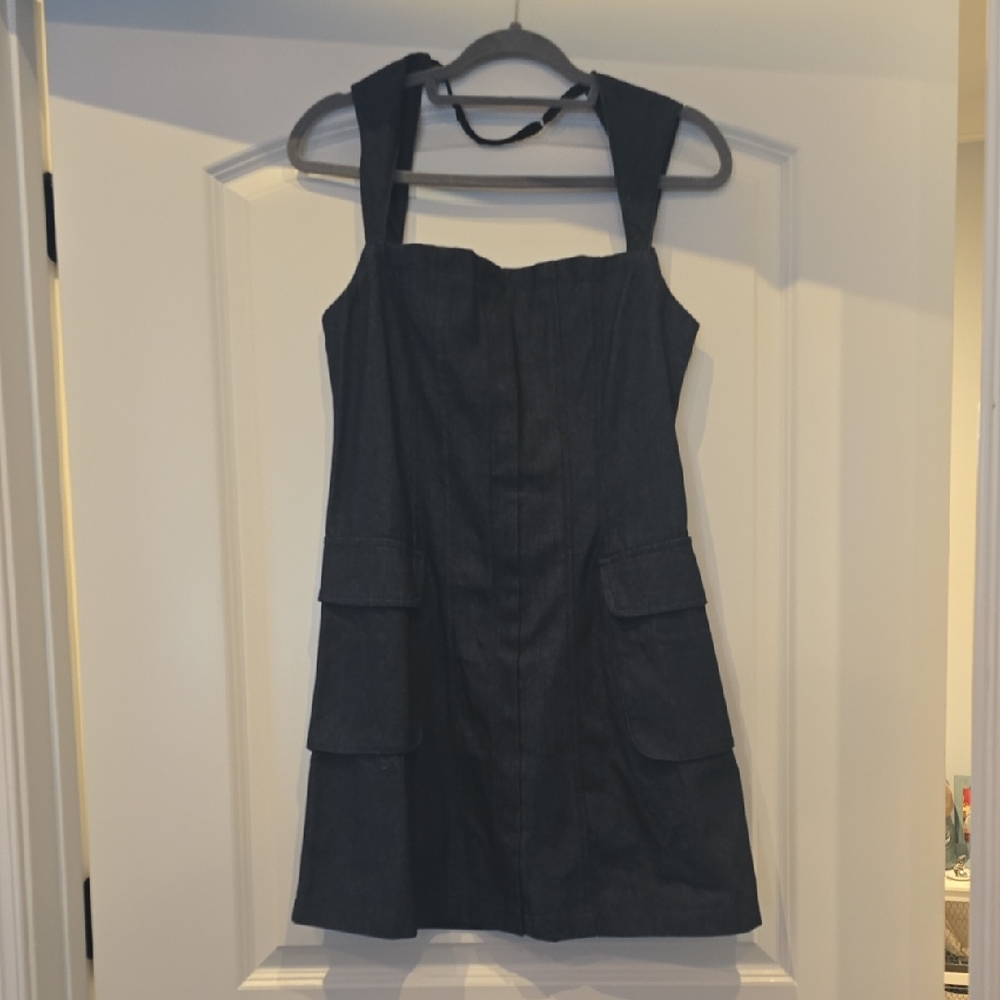 Chic Black Mini Dress with Pockets
